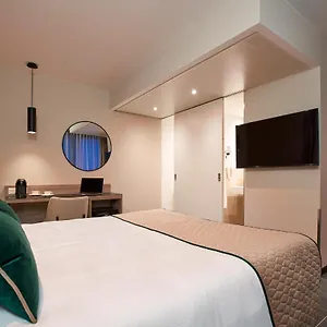 4* Hotel Leonardo West